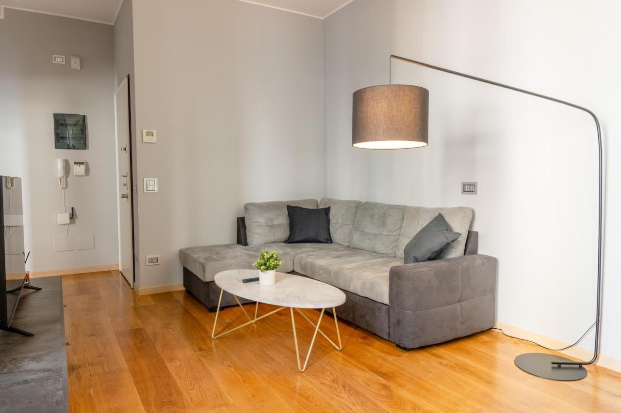 5 Min Duomo Luxury Home In Brera Design District Milano Exterior foto